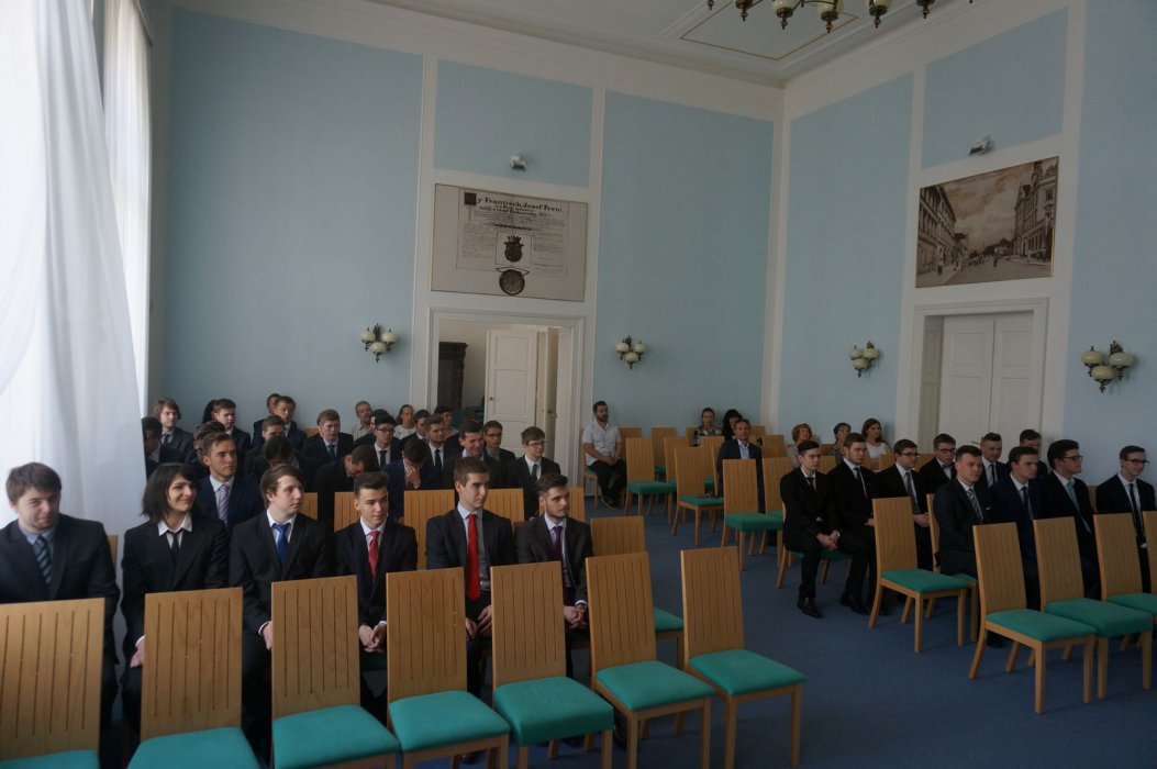 2017 Předání maturitního vysvědčení