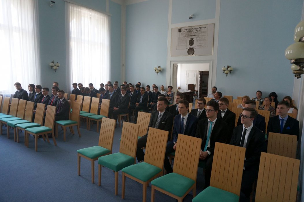 2017 Předání maturitního vysvědčení