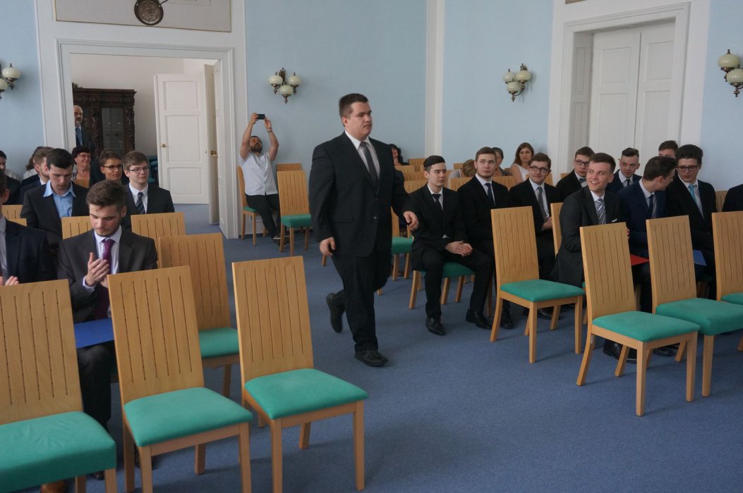 2017 Předání maturitního vysvědčení