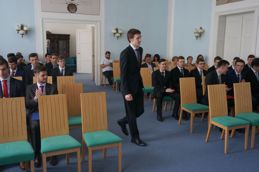 2017 Předání maturitního vysvědčení