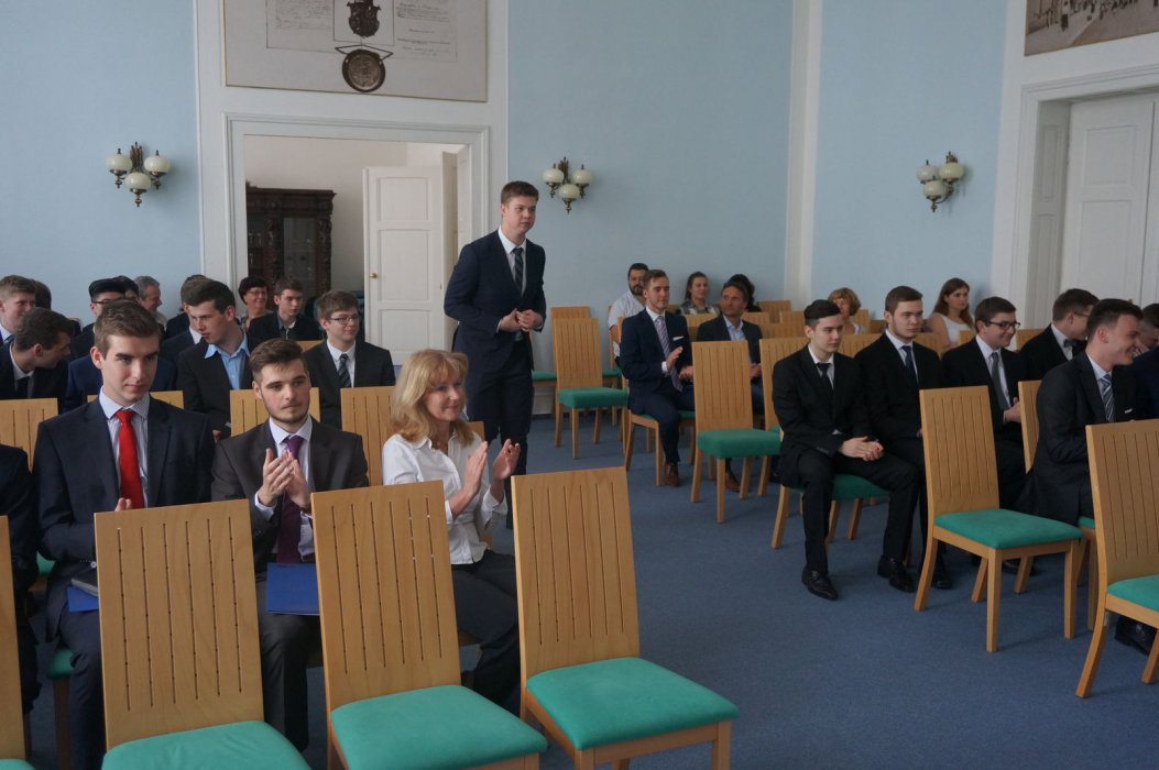 2017 Předání maturitního vysvědčení