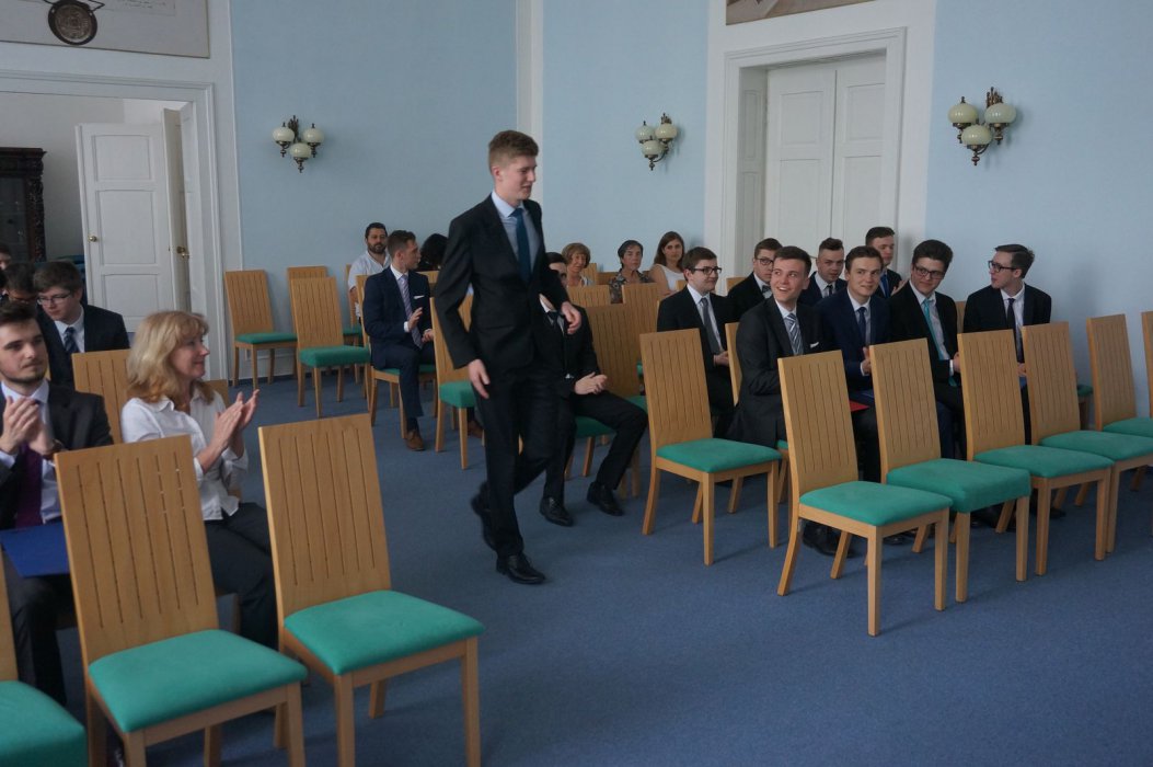2017 Předání maturitního vysvědčení