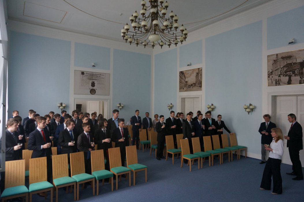 2017 Předání maturitního vysvědčení