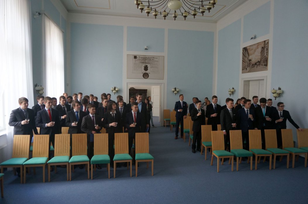 2017 Předání maturitního vysvědčení