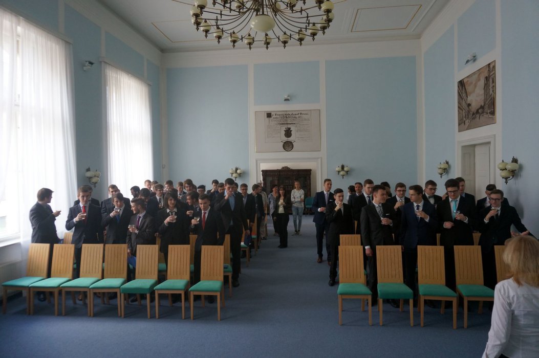 2017 Předání maturitního vysvědčení