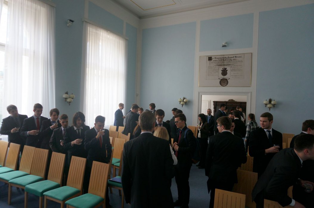 2017 Předání maturitního vysvědčení