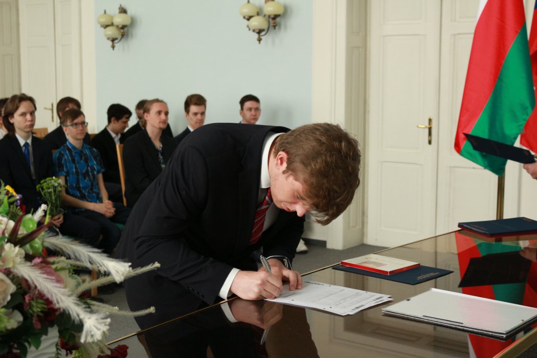 2022 Předání maturitního vysvědčení