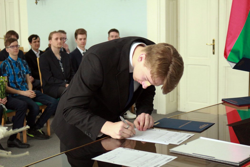 2022 Předání maturitního vysvědčení
