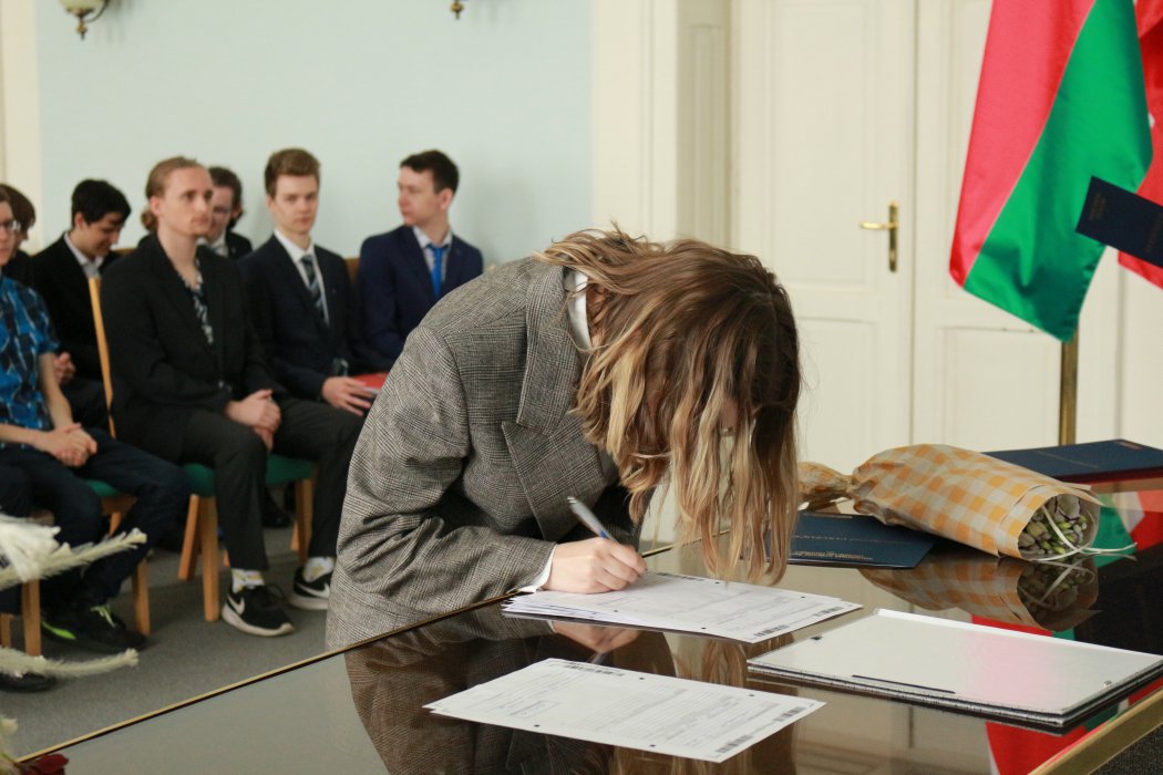 2022 Předání maturitního vysvědčení