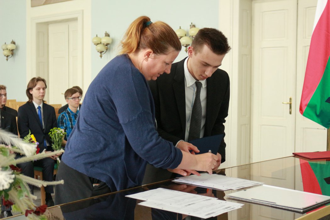 2022 Předání maturitního vysvědčení