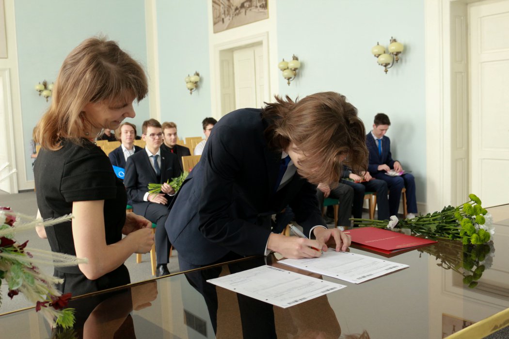 2022 Předání maturitního vysvědčení