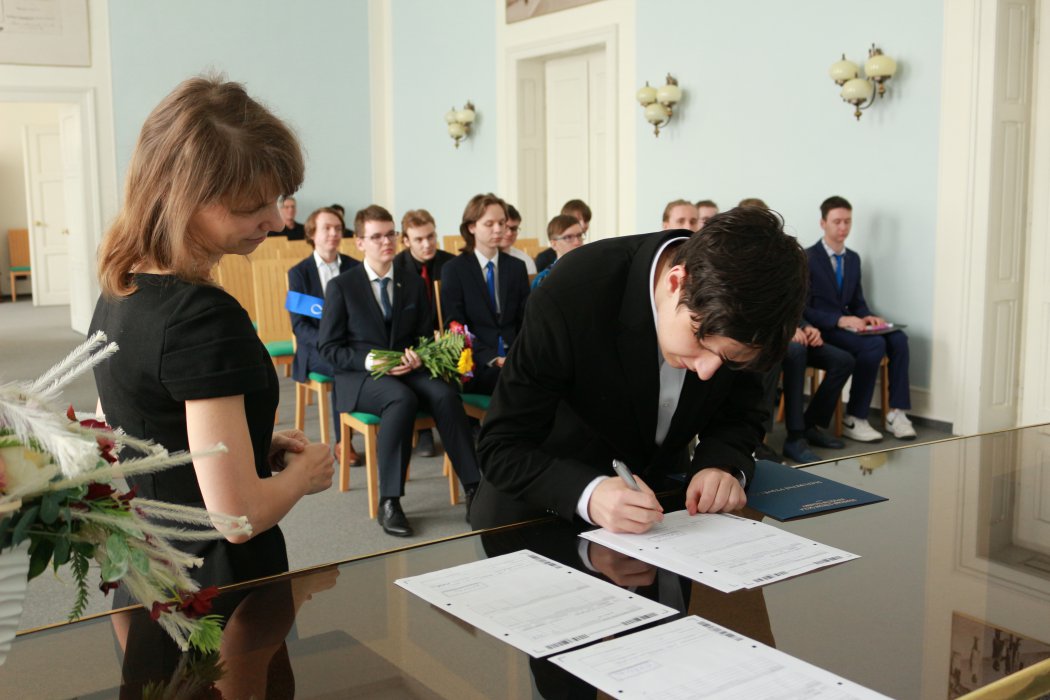 2022 Předání maturitního vysvědčení
