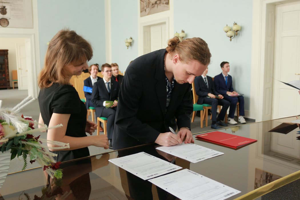 2022 Předání maturitního vysvědčení