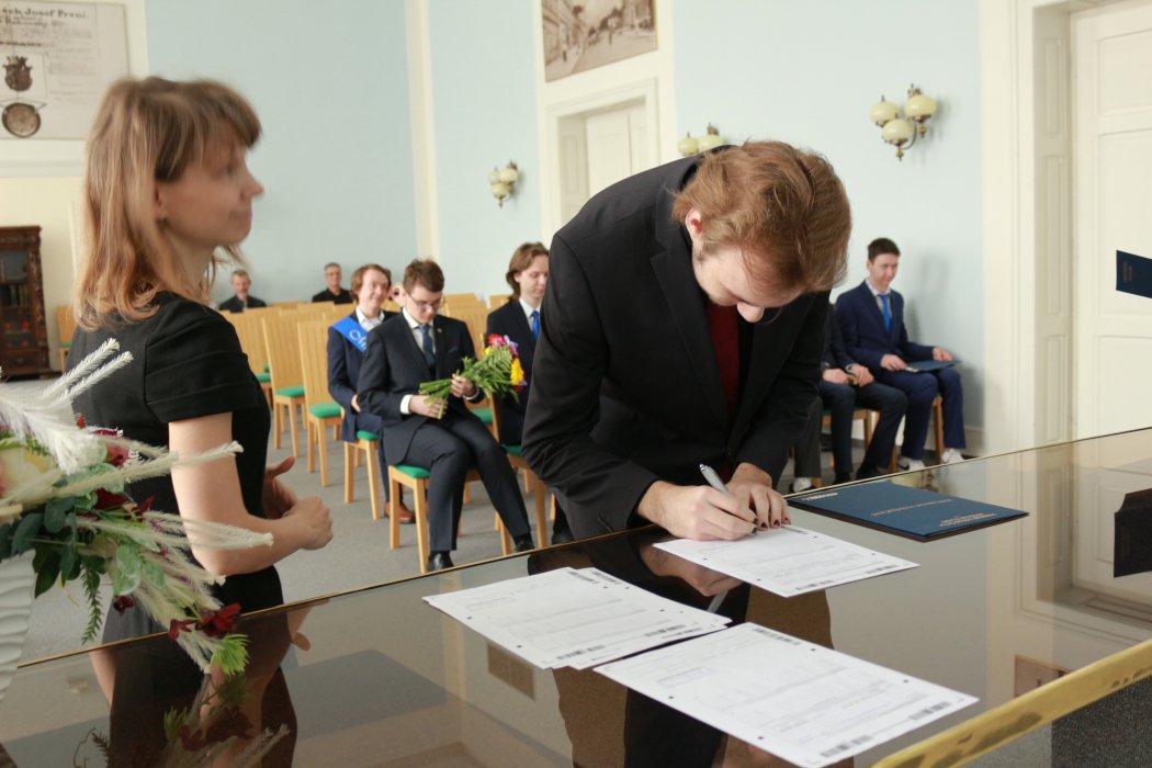 2022 Předání maturitního vysvědčení