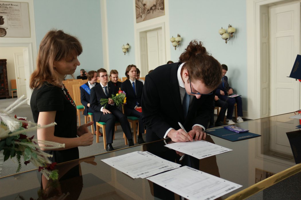 2022 Předání maturitního vysvědčení