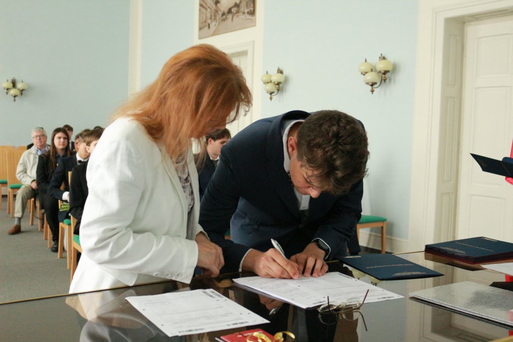 2022 Předání maturitního vysvědčení