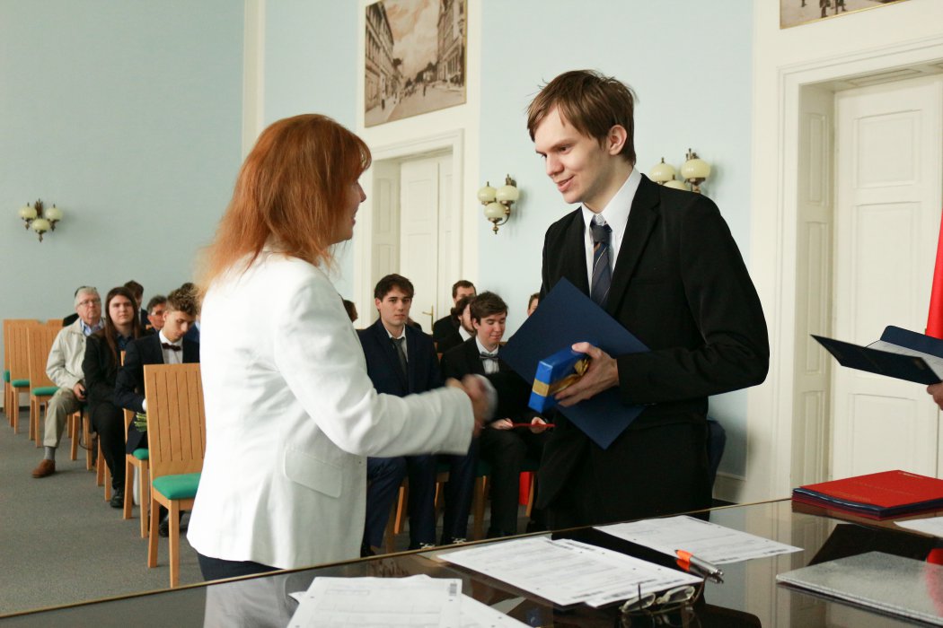 2022 Předání maturitního vysvědčení