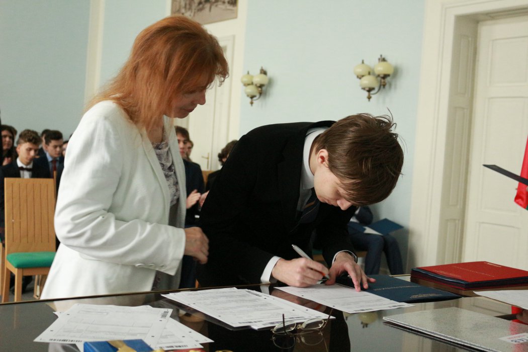 2022 Předání maturitního vysvědčení