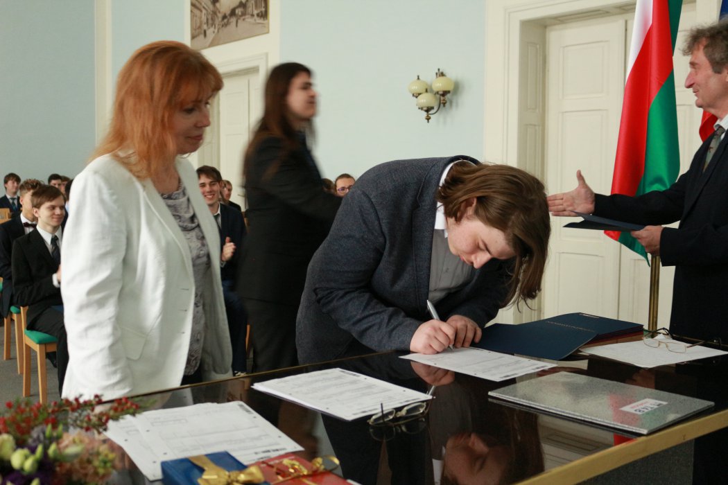 2022 Předání maturitního vysvědčení
