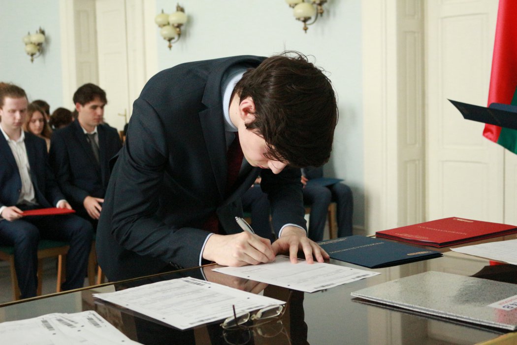 2022 Předání maturitního vysvědčení
