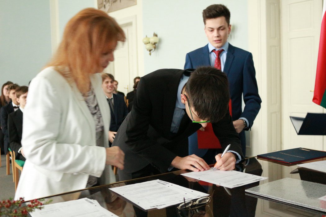 2022 Předání maturitního vysvědčení