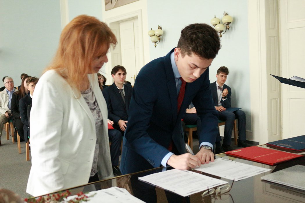 2022 Předání maturitního vysvědčení