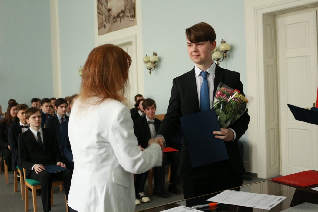 2022 Předání maturitního vysvědčení