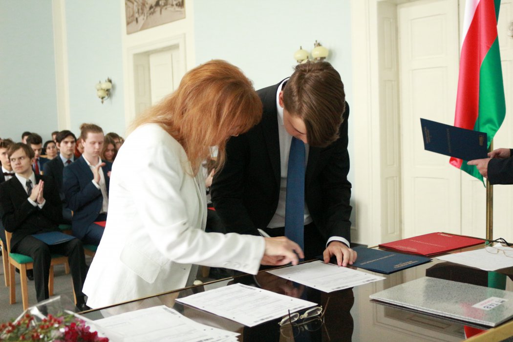 2022 Předání maturitního vysvědčení
