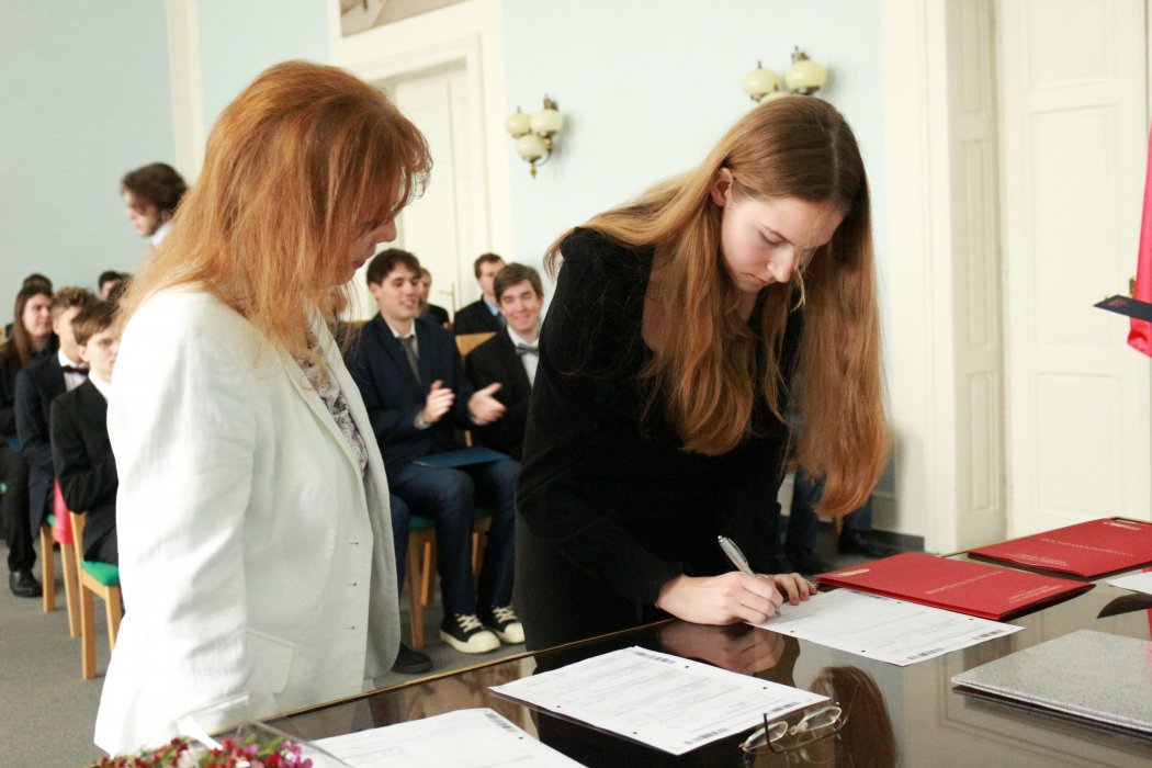 2022 Předání maturitního vysvědčení