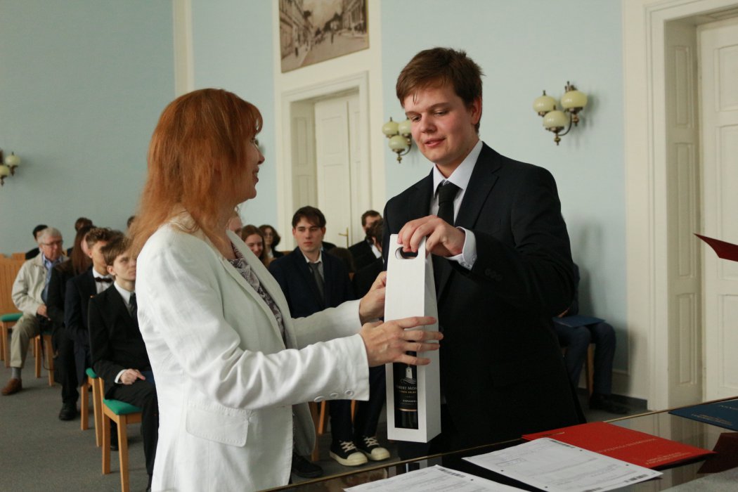 2022 Předání maturitního vysvědčení