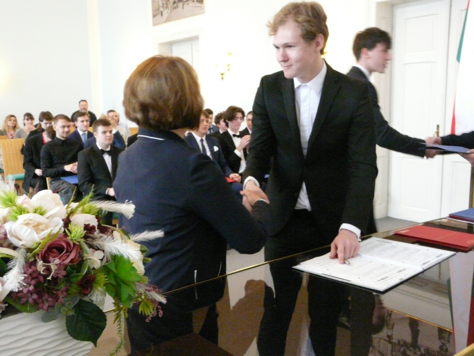 2024 Předání maturitního vysvědčení